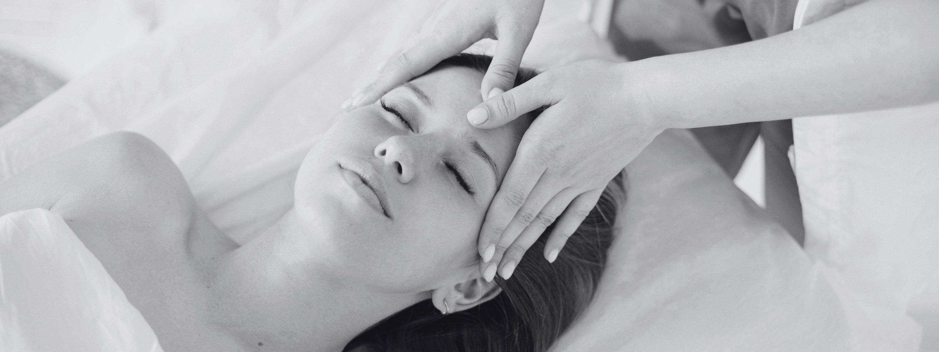 Elève esthéticienne avec sa modèle